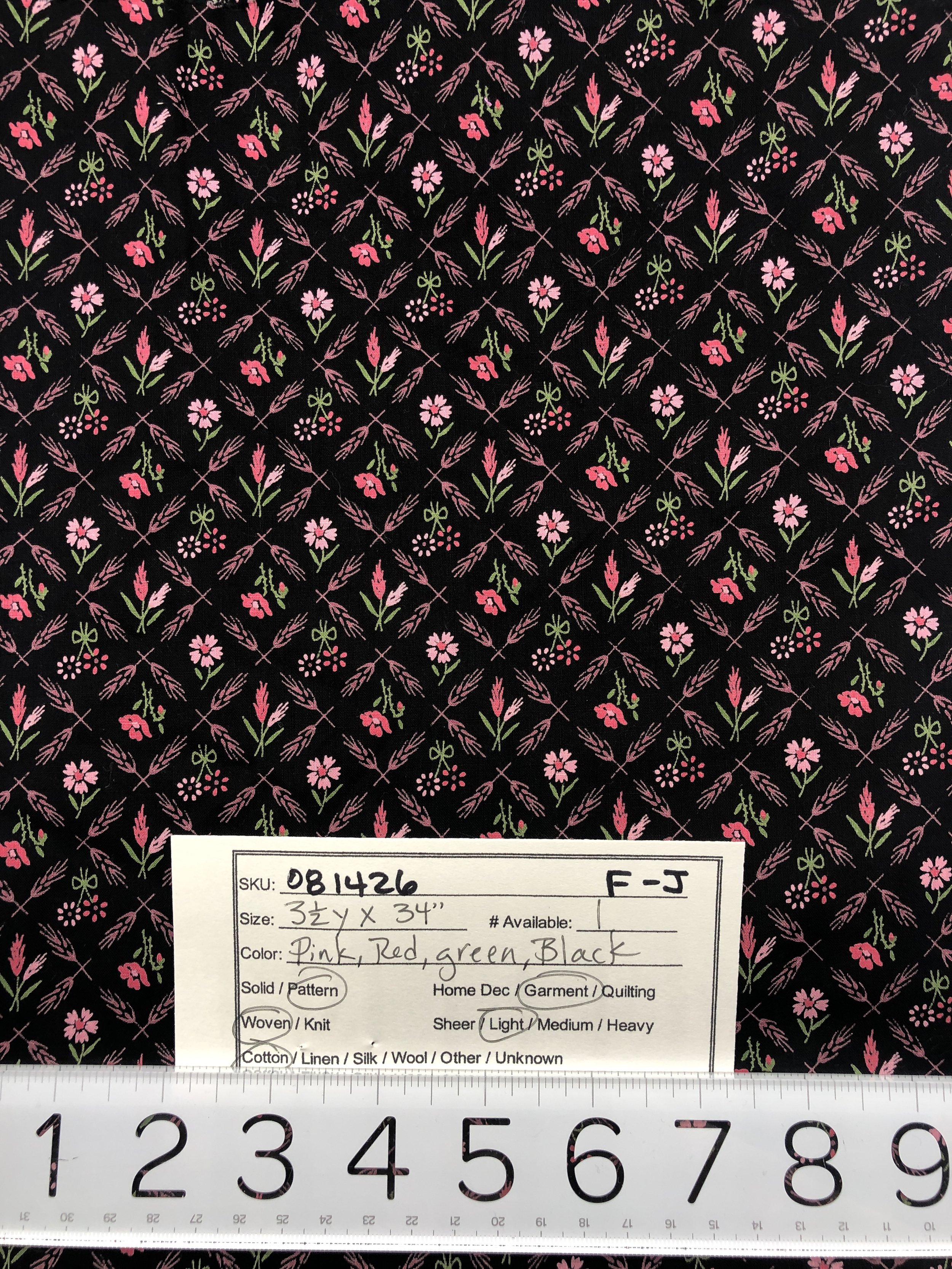 081426-F-J Diamond pattern with flowers; Cotton; 3 1/2 yds x 34"