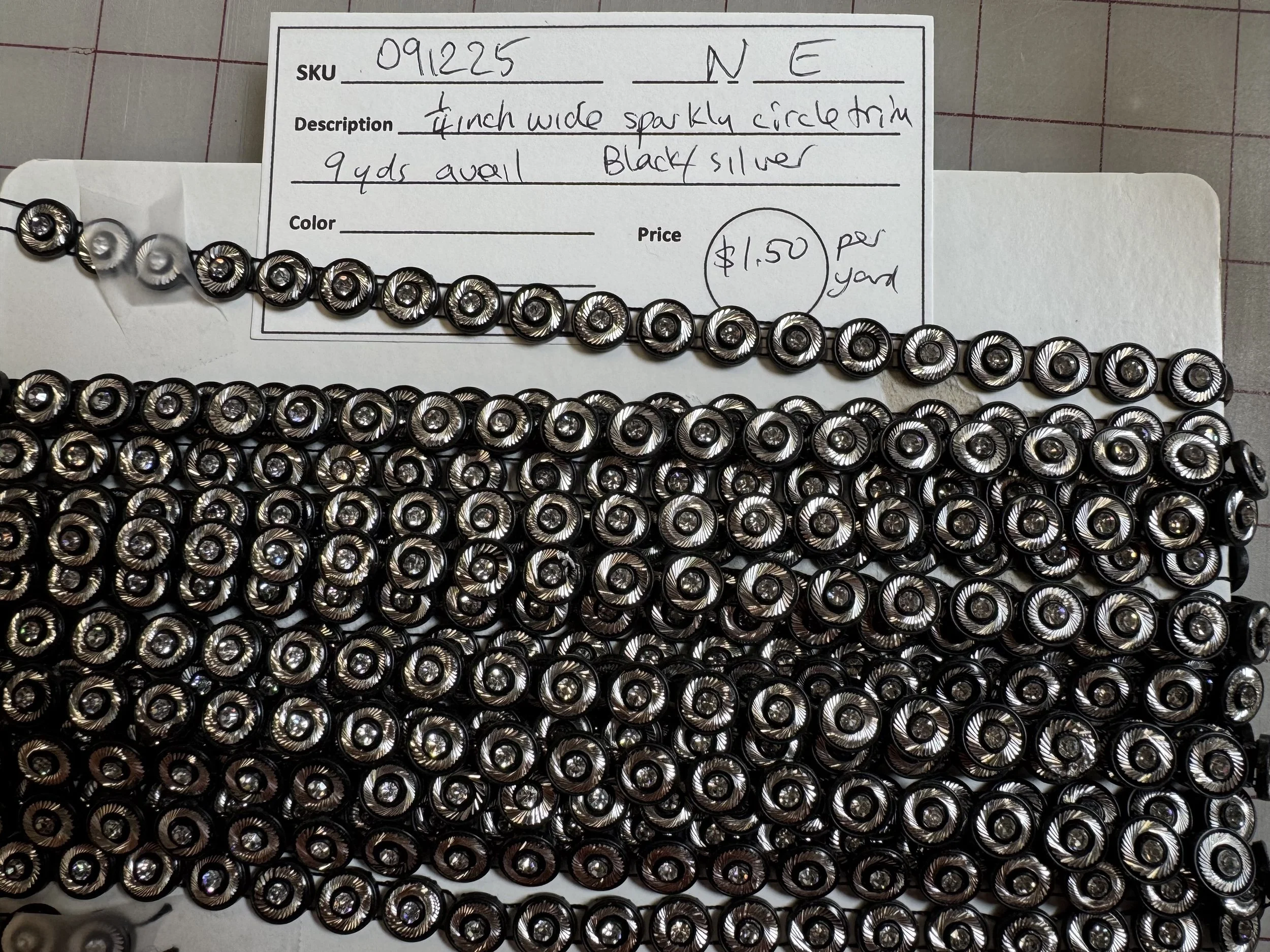 091225-N-E Sparkly circle trim in black/silver, 1/4 inch wide