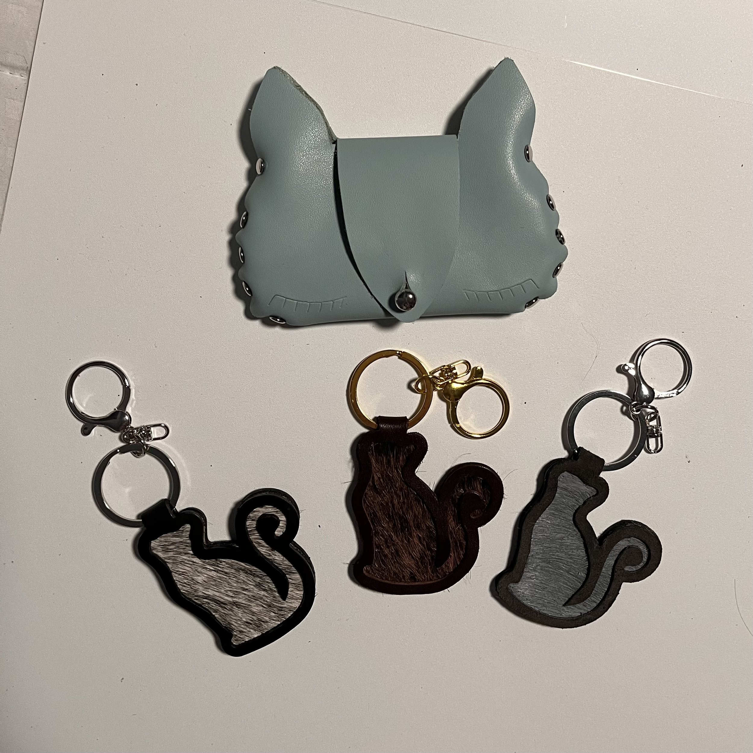 Cat-shaped leather keychains and wallet