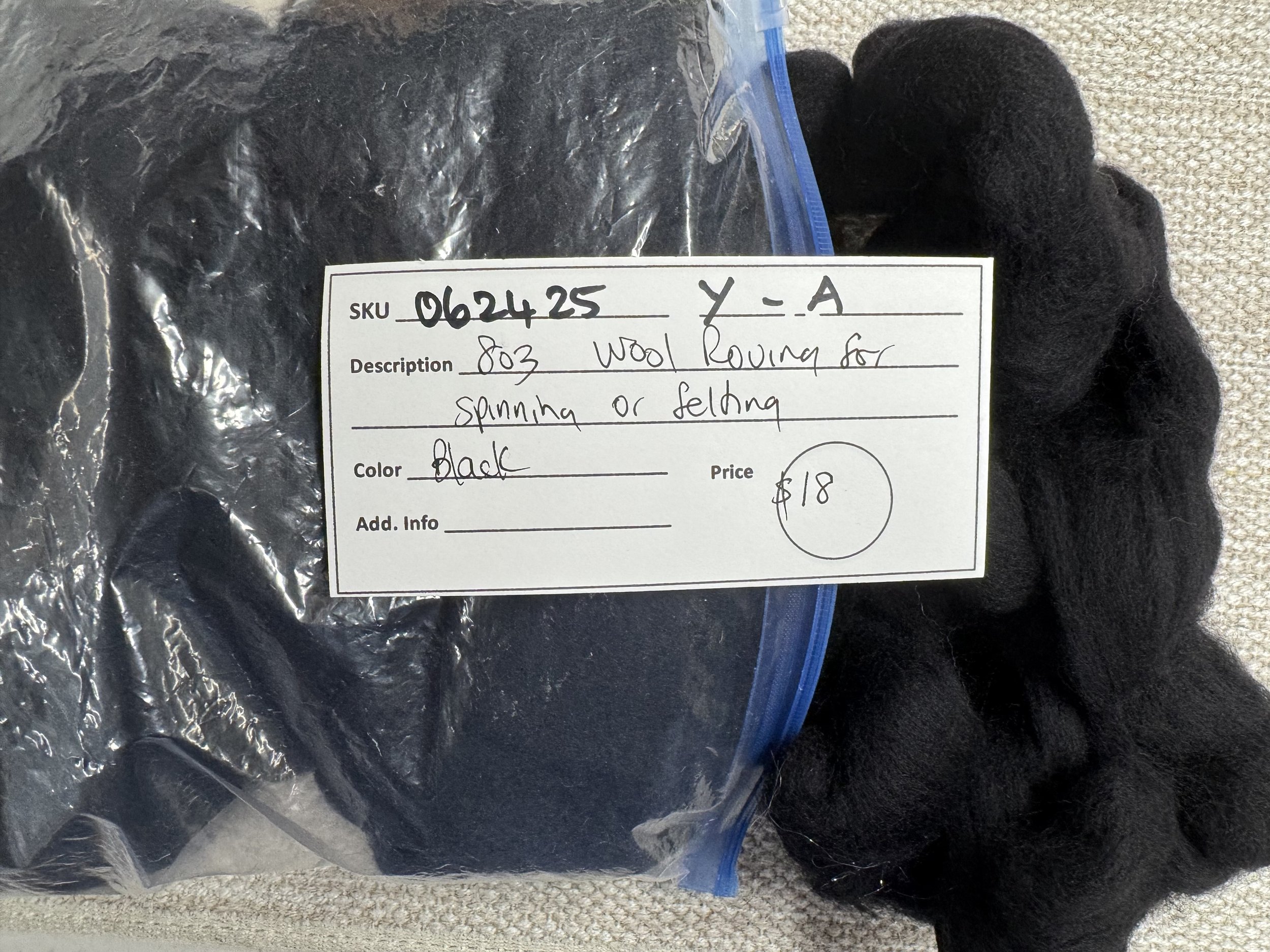 062425-Y-A Wool Roving for spinning or felting, black, 8 oz