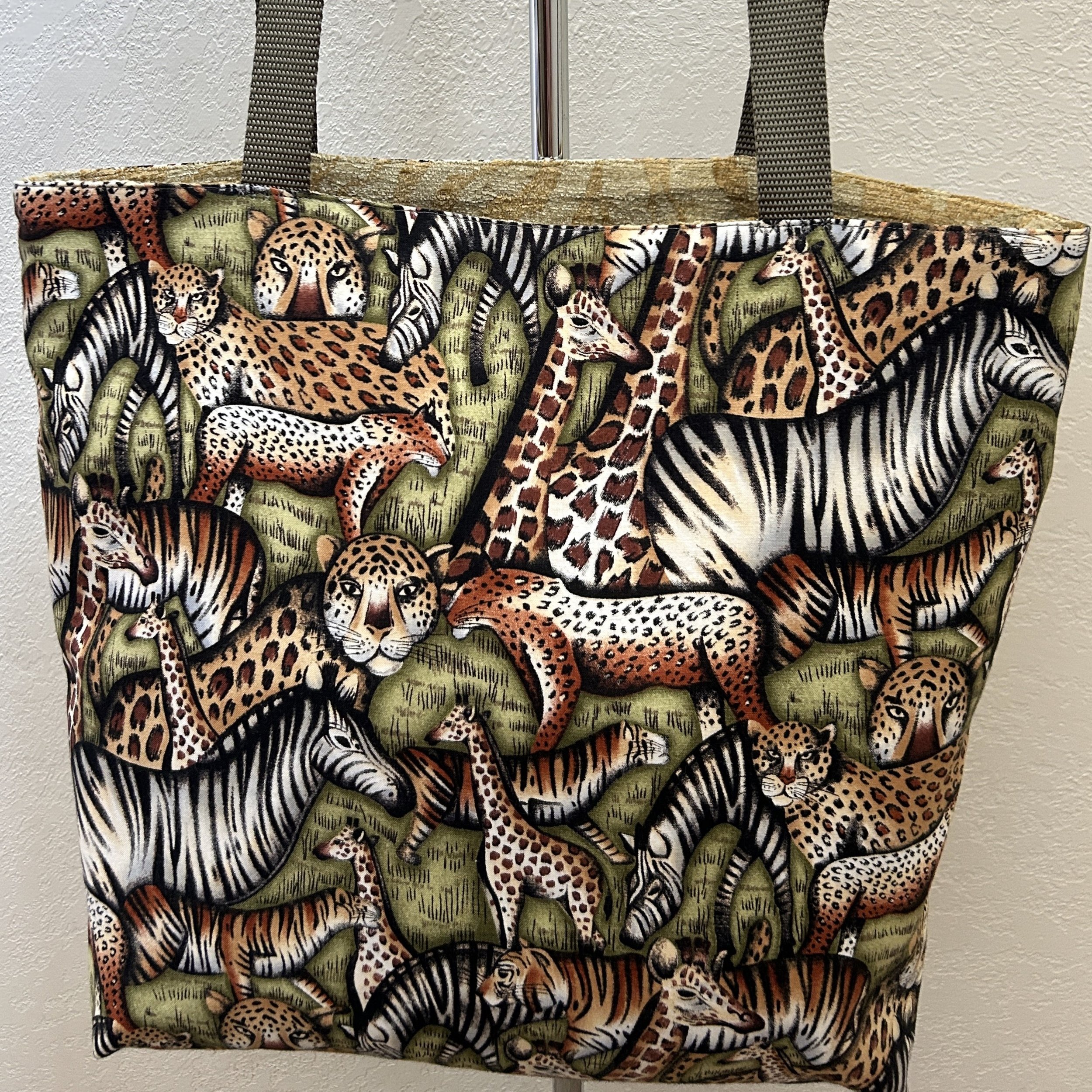Tote bag with safari-themed animals