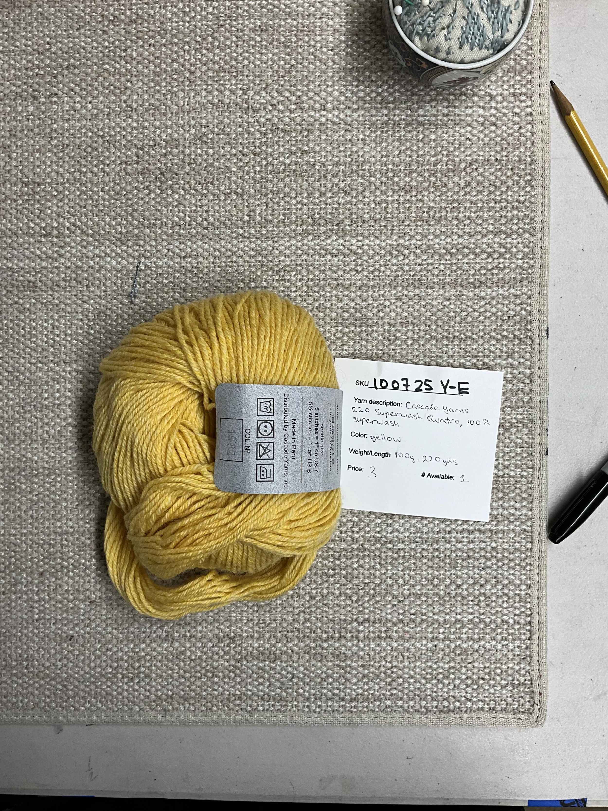 100725-Y-E Cascade 220 superwash 100% wool; 100g, 220yds