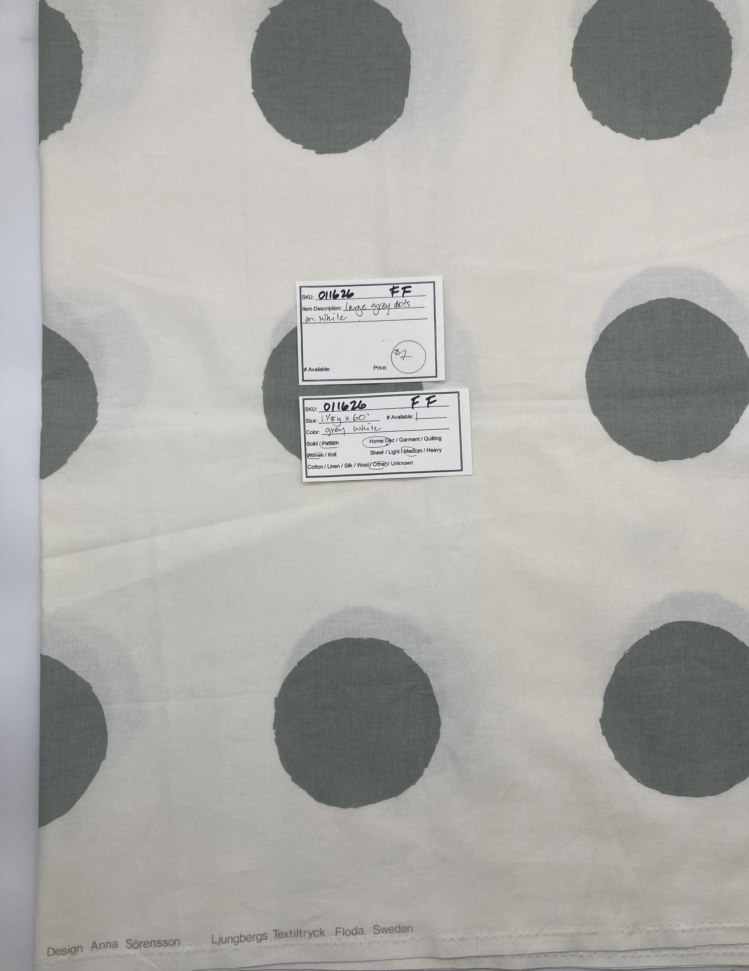 011626-F-F Large grey dots on white; 1 1/8 yds x 60"