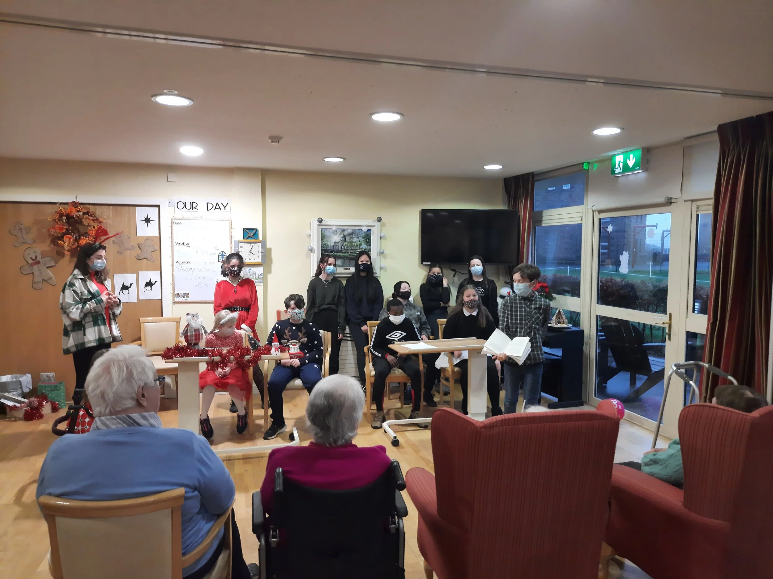 Our Stage 3 students entertain with a pre-xmas special show!