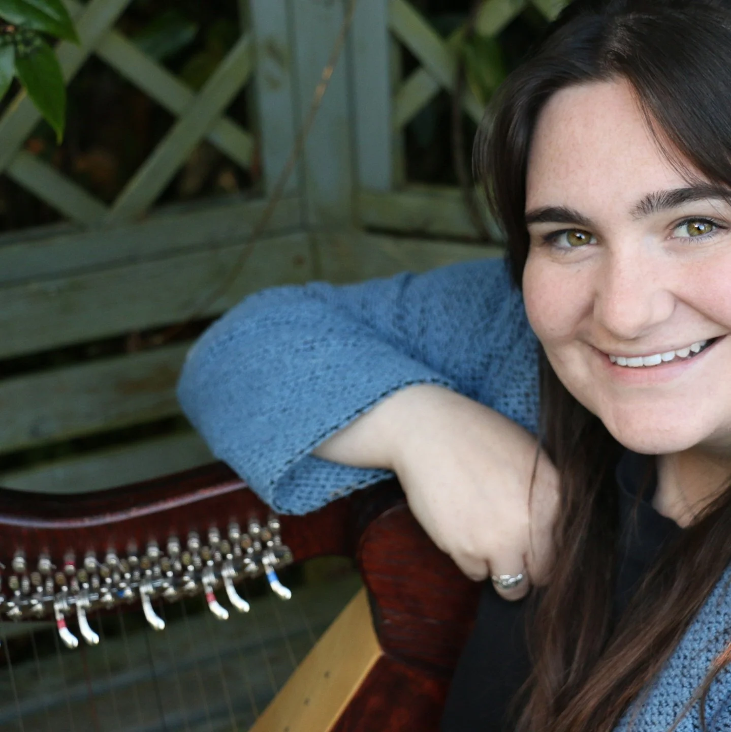 Grace Kelly, Singing Tutor, 