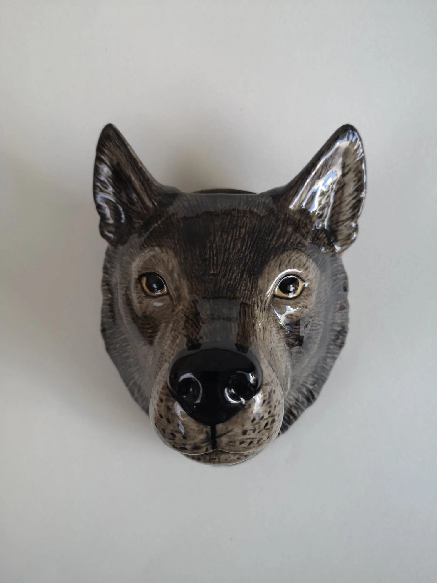wall vase wolf.jpg