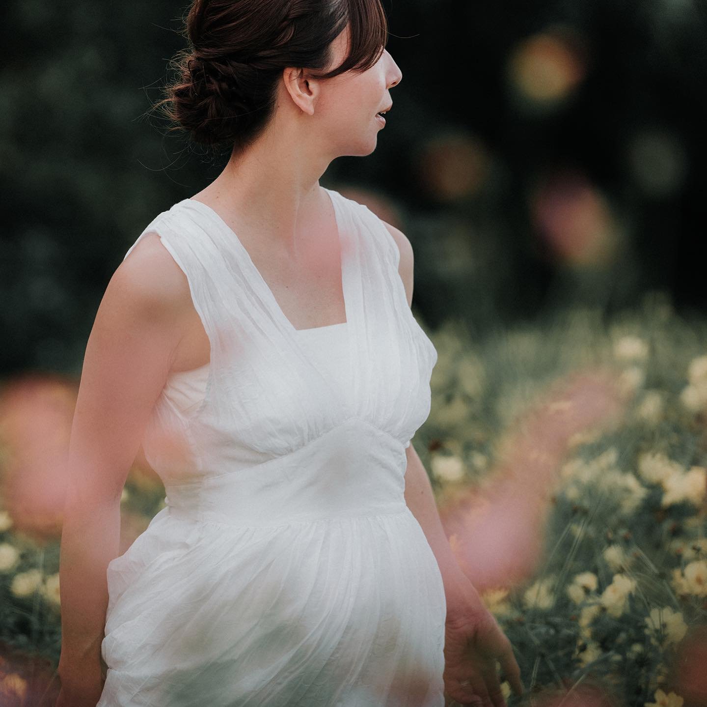 Cradled by Mother Nature herself ❤️ surrounded by blossoms, celebrating the miracle of new life💕 we were looking for a perfect location for this maternity shoot in Kansai region and when I saw this location on @arisachw I knew it would be perfect fo