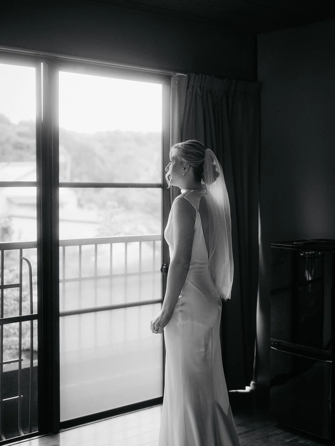 A quiet moment before the adventure began. 🤍
One of my favorite parts of any wedding day is the getting-ready / first look portion. There is something incredibly genuine about these moments&mdash;the anticipation, the nerves, the excitement, and all