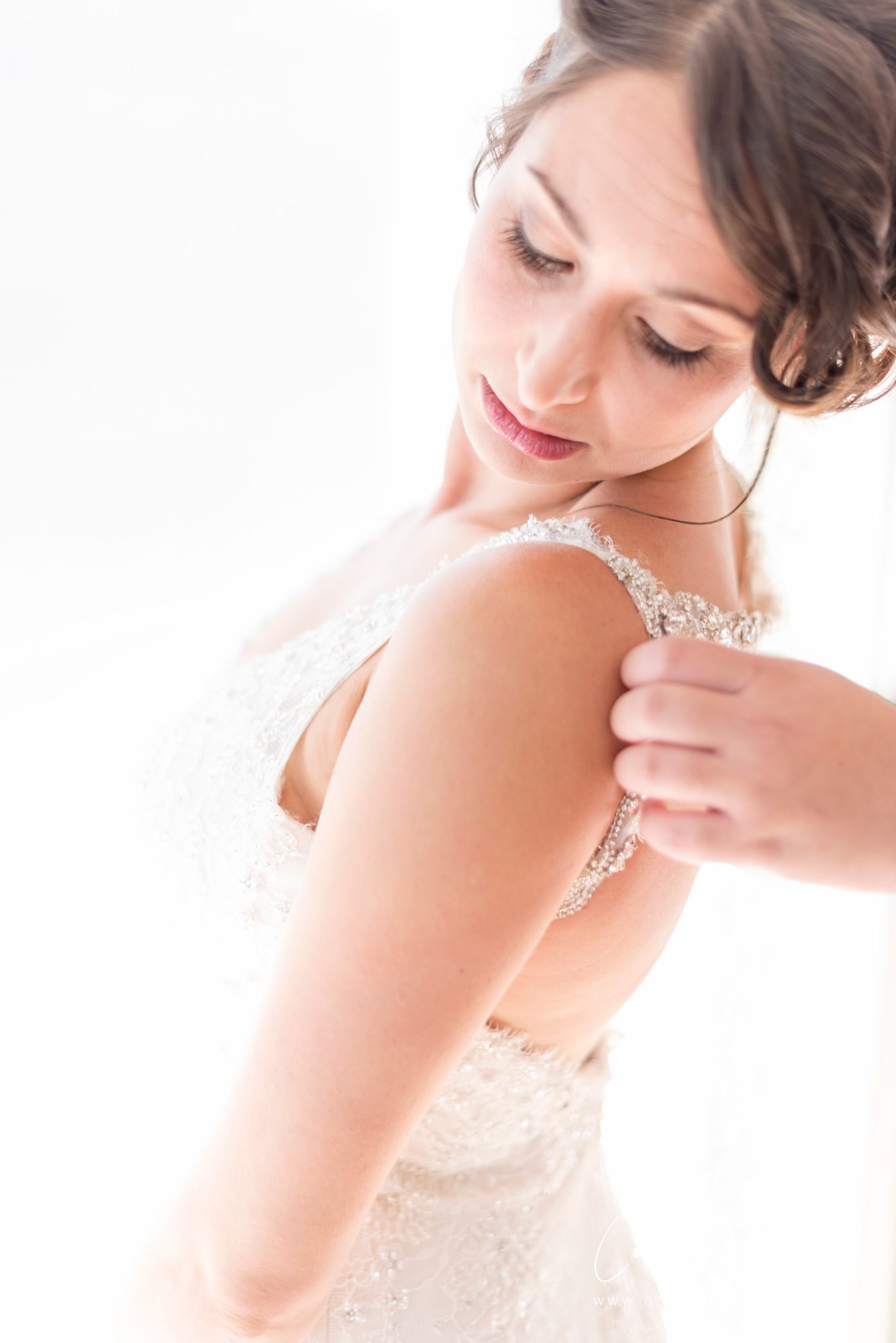 Bride at Andy and Emma's Waiheke Island wedding by New Zealand wedding photographer Corin Walker Bain of a great backyard