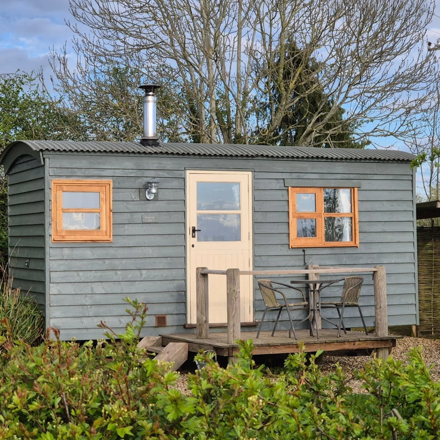 Spring is here and the huts are once again surrounded with greenery and stunning views across open countryside.
Why not book a relaxing staycation/farmstay in Norfolk instead of going through all the stress of airports and long distance journeys. 
Ou