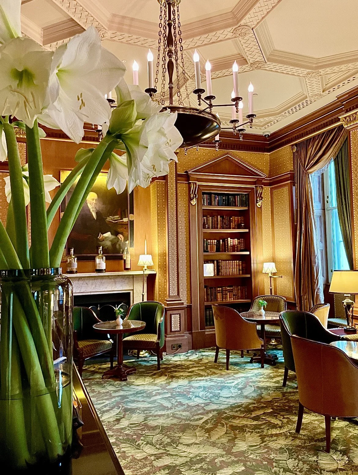 London Bar Contract Weekly Flowers.jpg