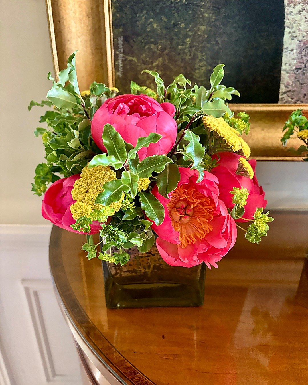 Flowers that welcome and inspire.

Thoughtfully designed floral arrangements bring warmth, elegance and atmosphere to the spaces where people gather, stay and celebrate.

From boutique hotels and reception areas to restaurants, workplaces and events,