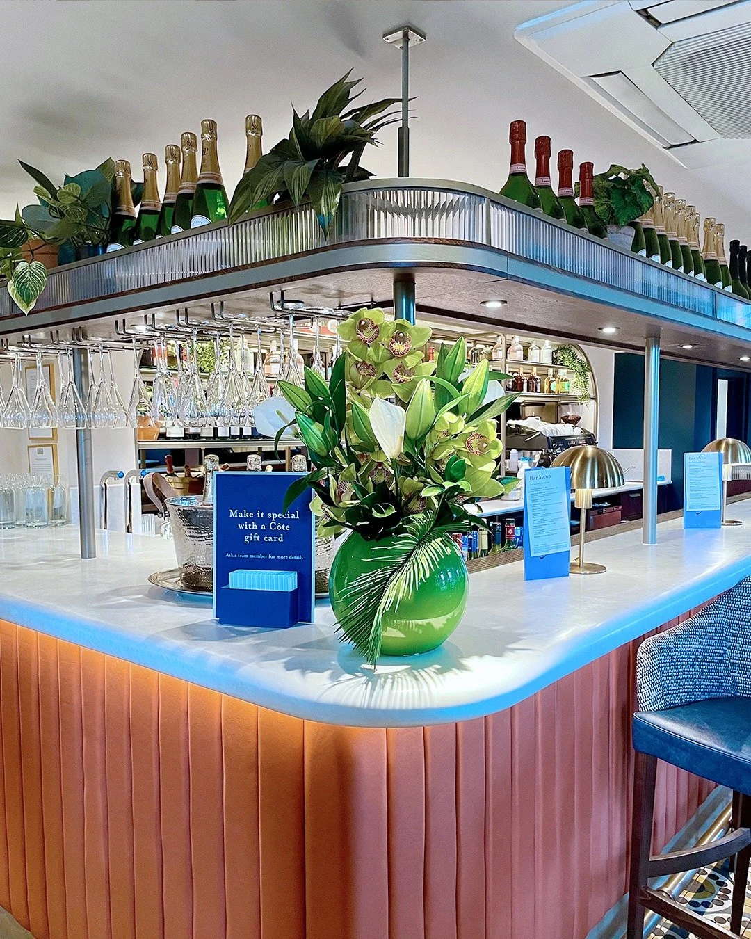 🌸 Floral elegance.

Bringing warmth, elegance and atmosphere to commercial spaces through thoughtful floral design.

Carefully considered planting that transforms how a space looks and feels.

🌷
#ContractFlowers #HotelPlants #OfficePlants #Commerci