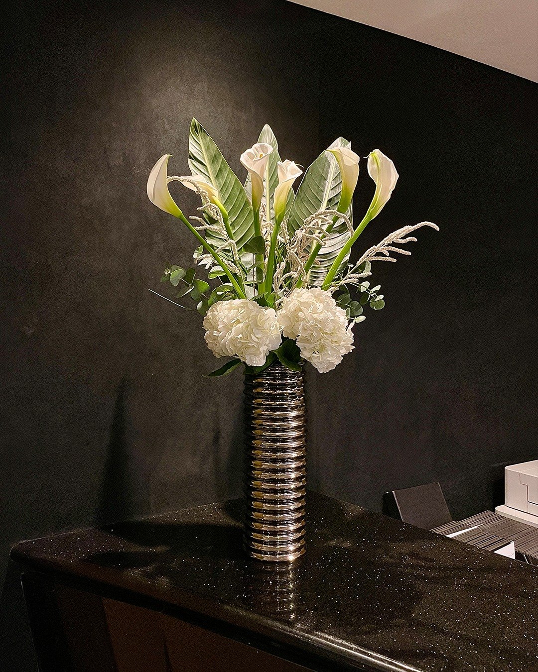 🤍 Luxury is often found in simplicity.

Thoughtfully designed flowers have the power to calm a space, elevate an interior and create a memorable first impression.

Because the finest arrangements don't compete with a room. They complete it.

🤍

#Co