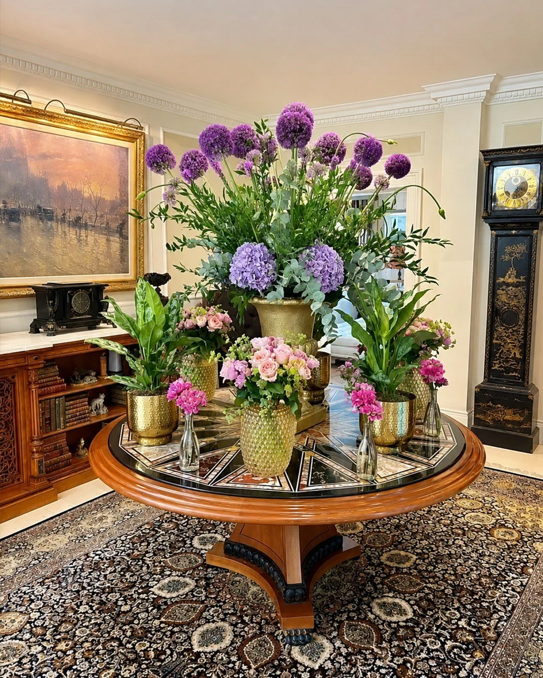 Contract Flowers 🌸

Setting the scene from the moment guests arrive.

Designed for the entrance of a private event, this floral display combines statement alliums, hydrangeas and soft seasonal flowers in shades of pink and purple, complemented by fr