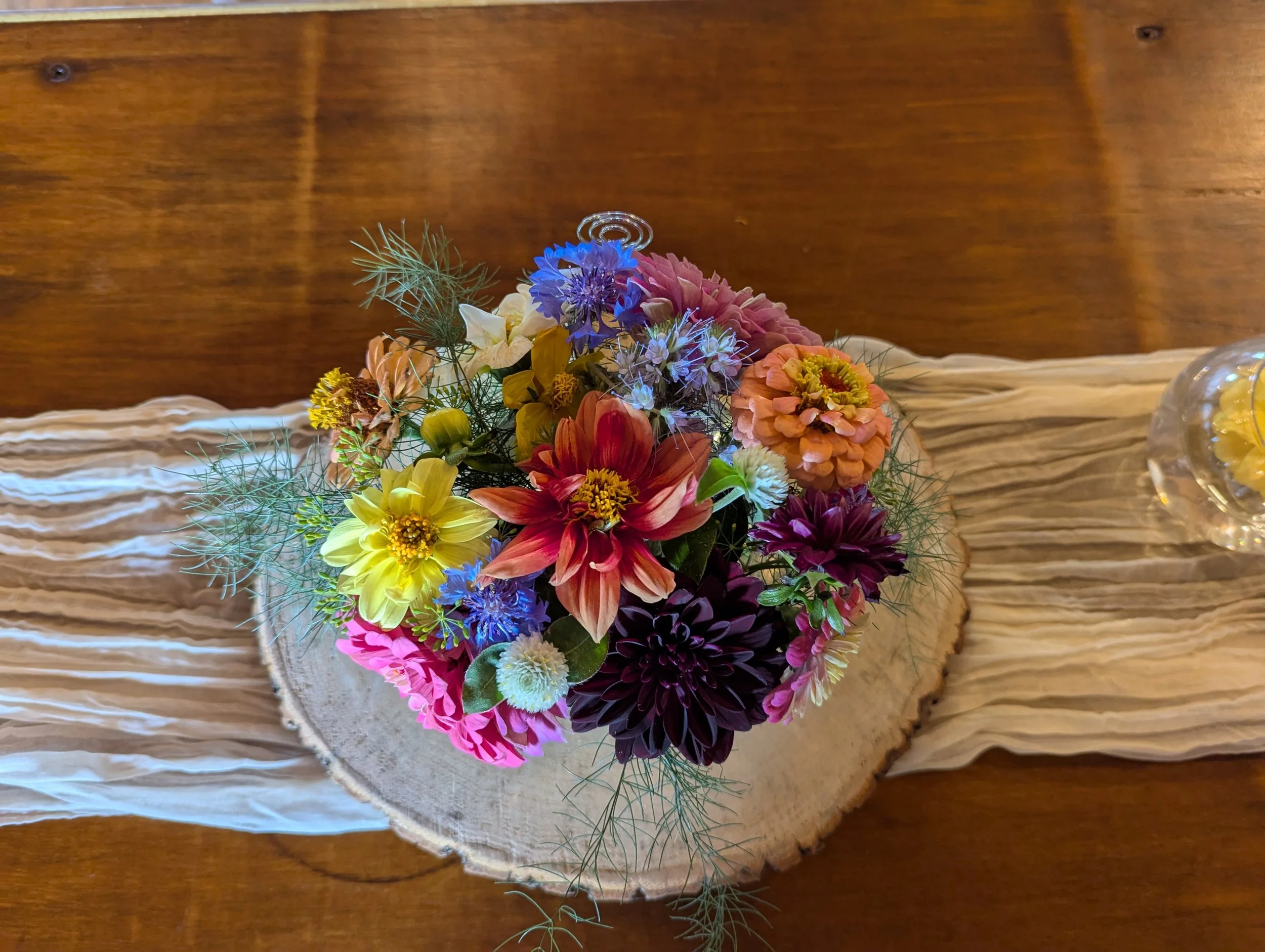 fishbowl centerpiece with wooden round.jpg
