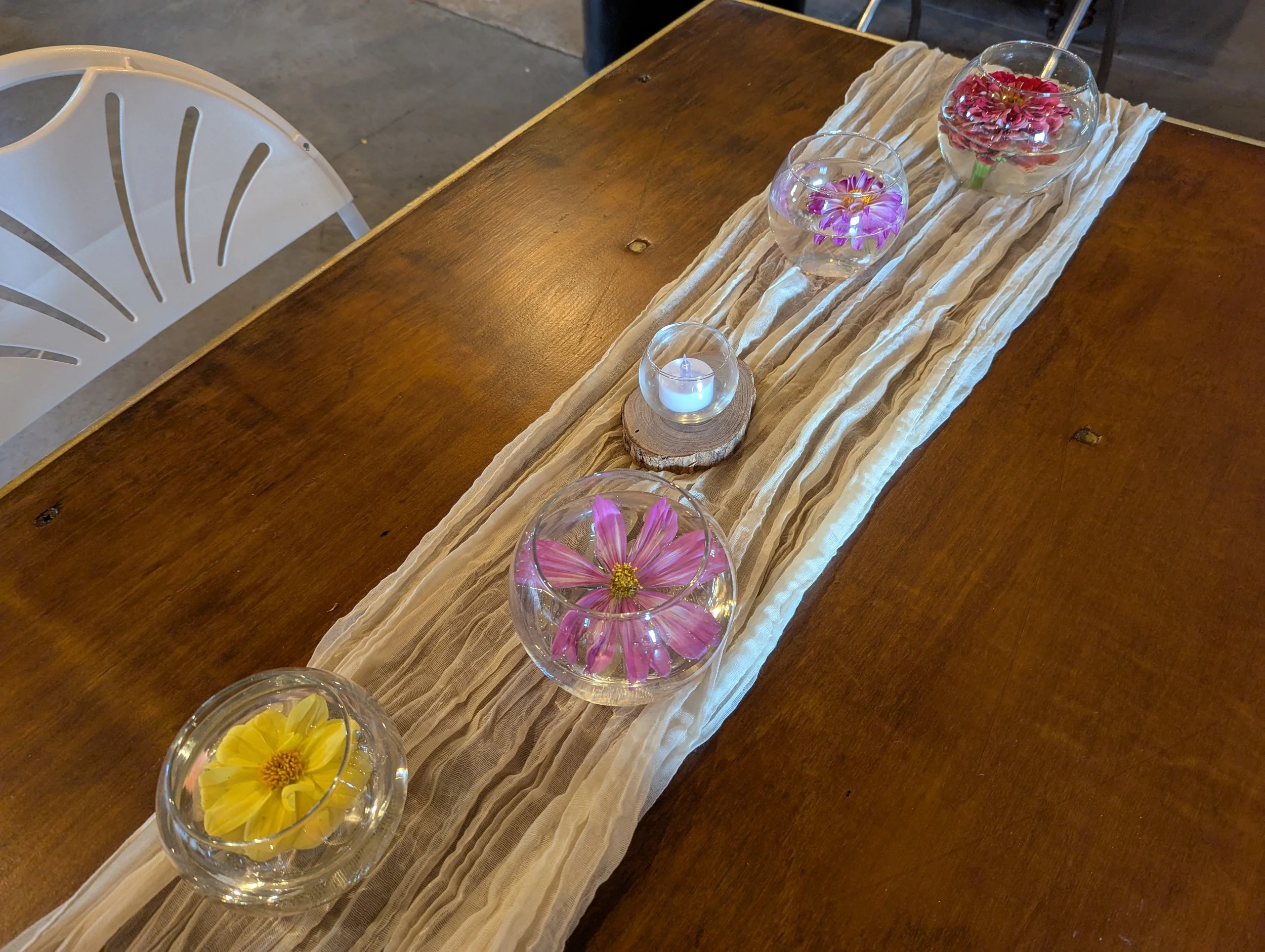 fishbowls with guaze runners.jpg