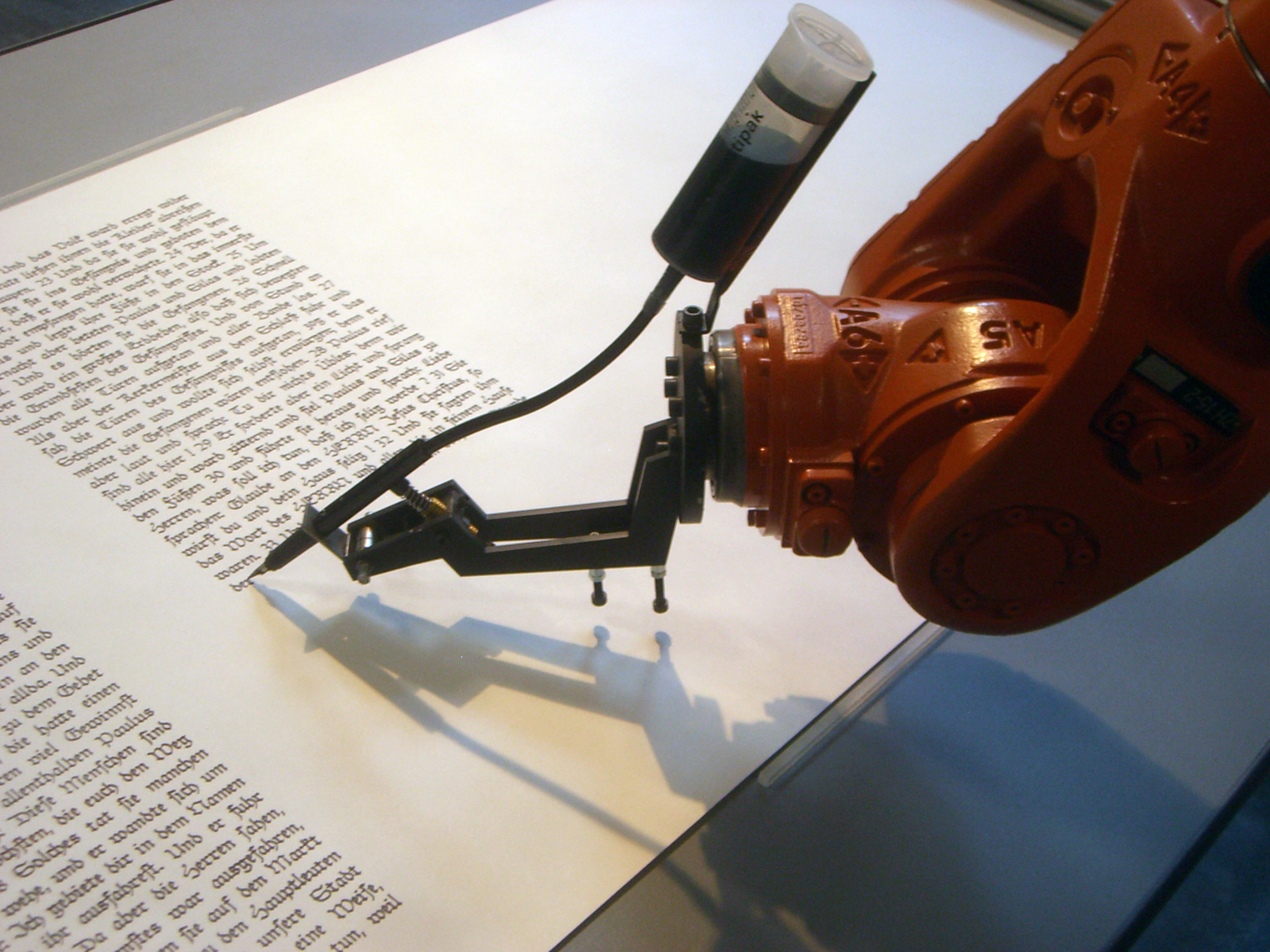 Bios_robotlab_writing_robot.jpg