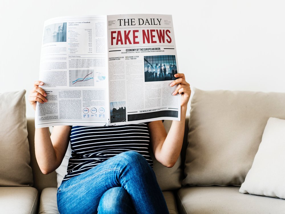 casual-couch-fake-1327218.jpg
