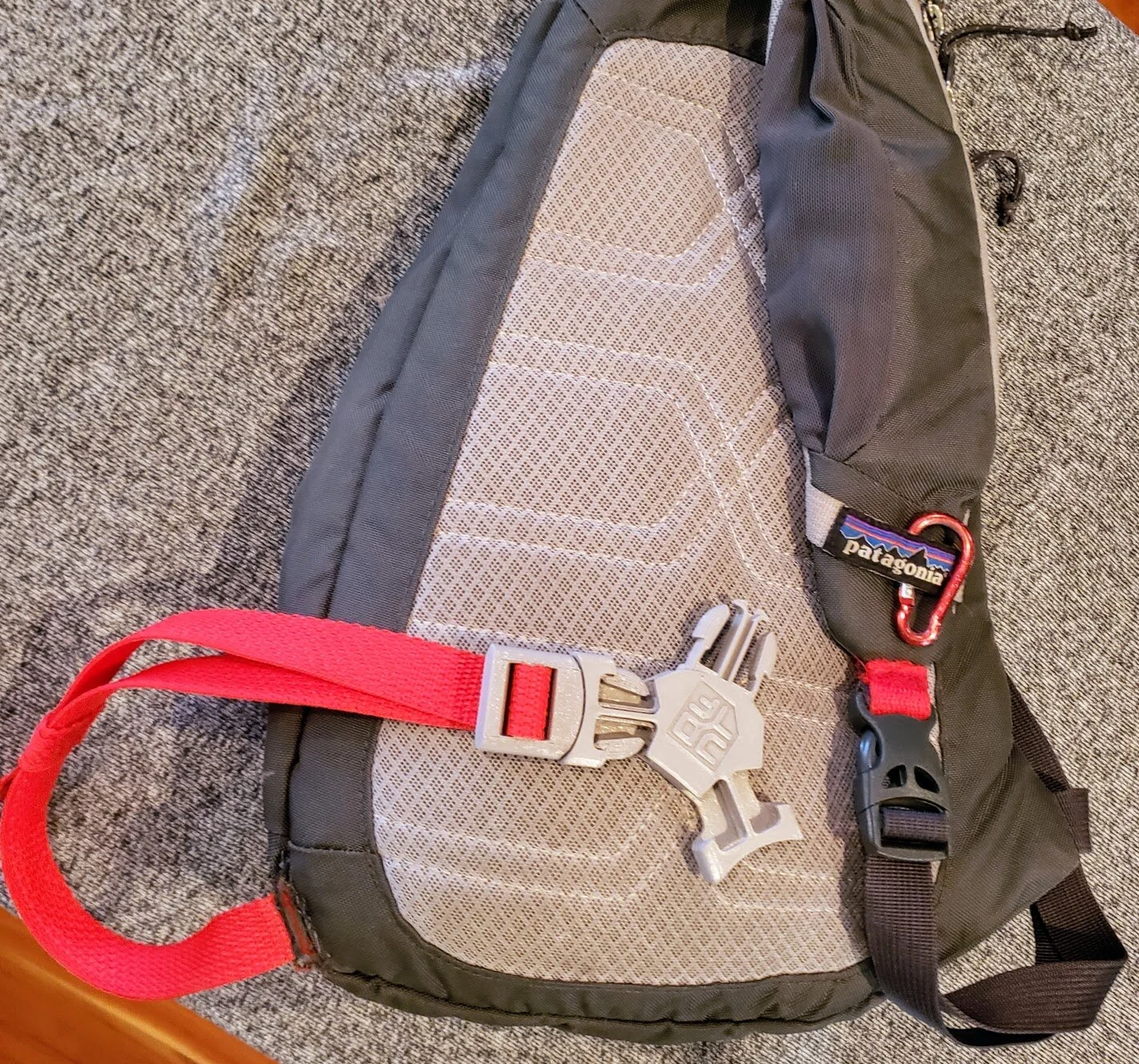  The anchor for the additional webbing was sewn into the lining of the bag 