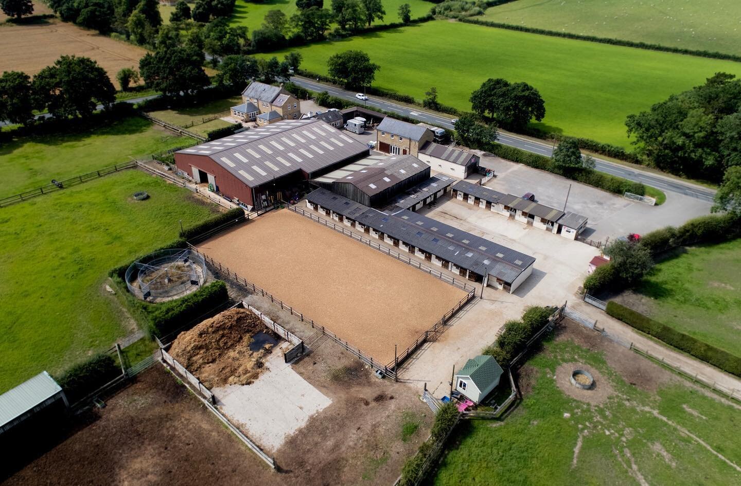 Some aerial imagery we did for an equestrian yard near Harrogate
-
🐎 -
#promo #dronephotography #aerialphotography #equestrian #horses #livery #liveryyard #websiteimages