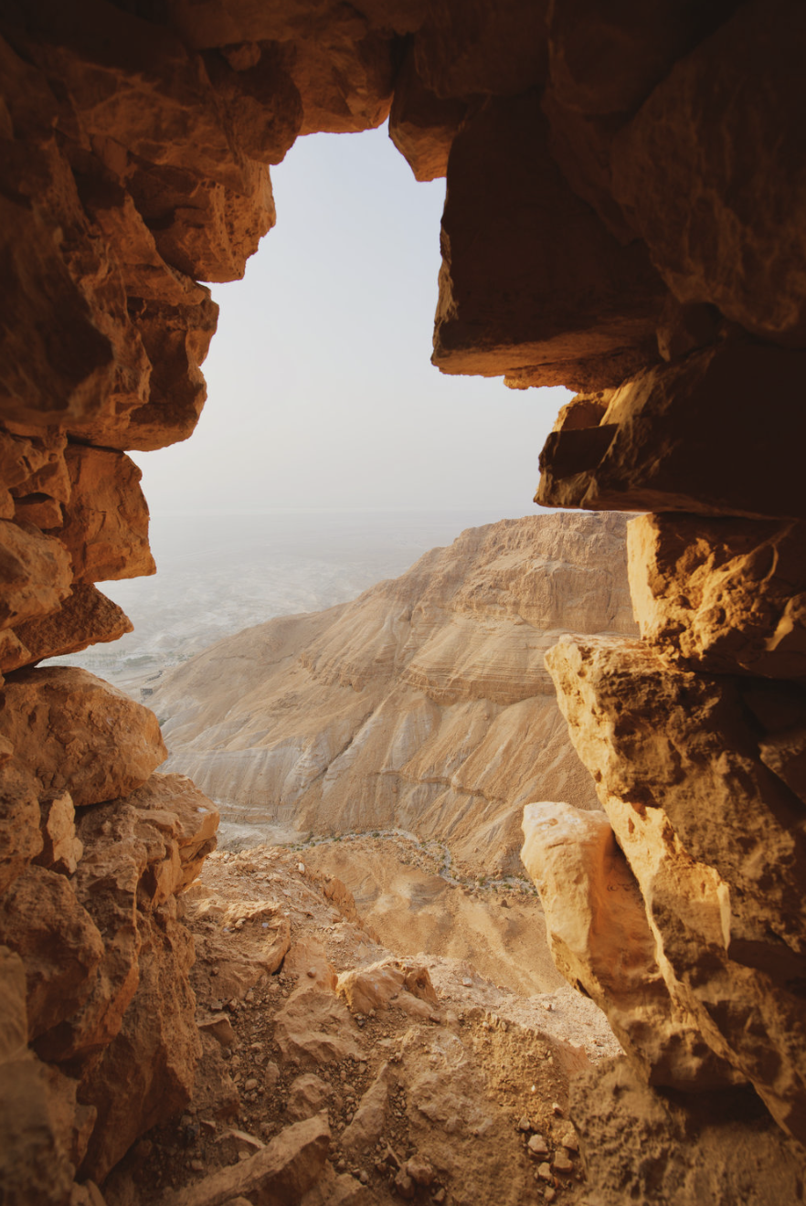 A Photograph as an Artifact: Rethinking Anthropological Boundaries