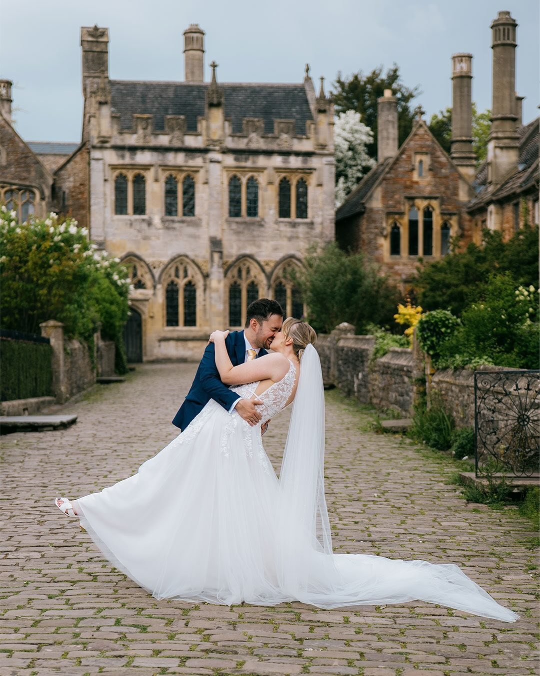 Still smiling after yesterday&rsquo;s incredible wedding for Hanna and Craig at the beautiful @swanhotelwells. What a day! Full of love, laughter, and the most gorgeous views of the Cathedral.

It was an absolute pleasure to work alongside the talent