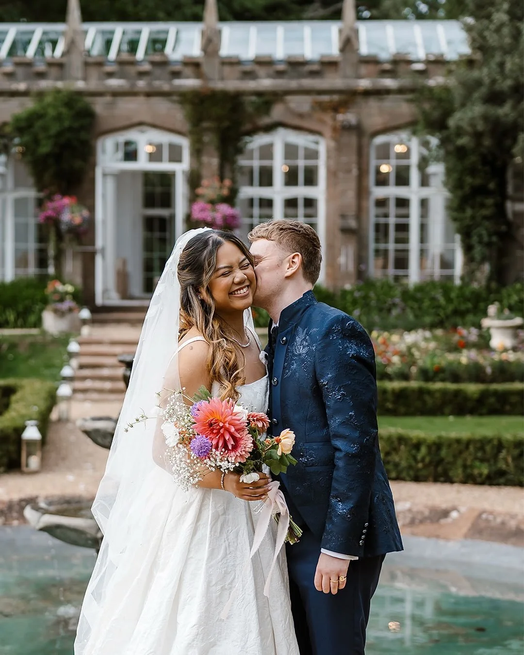 Sneak Peeks 📸👀

What an incredible day celebrating Abigail &amp; Mike&rsquo;s wedding on Friday!

These two tied the knot at the stunning St Audries, perfectly blending their love for film with the beauty of a traditional Filipino wedding. From sta