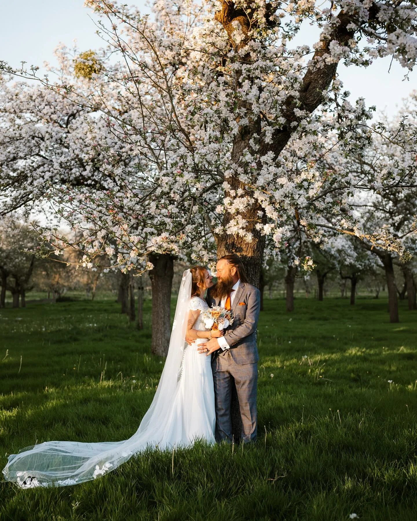 Sneak Peeks 👀

Last night was such a special shoot recreating Holly &amp; James&rsquo; wedding photos @sheppysciderfarm. They got married last year, but after having problems with their previous photographer, they asked me to help create the wedding
