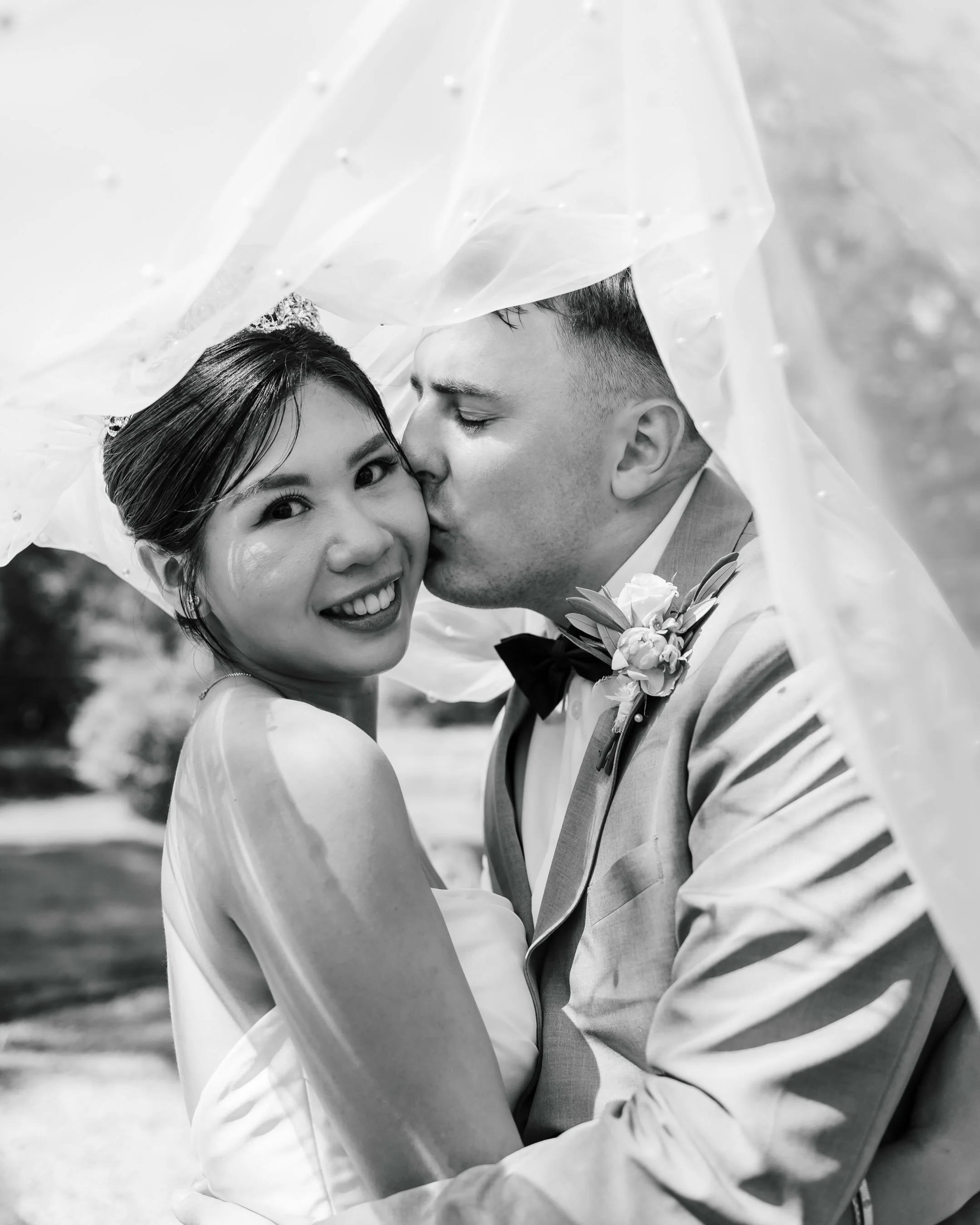 A few sneak peeks 👀📸 from Julie &amp; Eddie&rsquo;s incredible day at Crowcombe Court!

From traditional Taiwanese pre-wedding games to raffles, an amazing atmosphere all day, and an absolute banger of a sunset to finish it all off. It was also gre