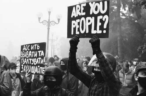 Book Review and Summary - 'Twilight of Democracy' by Anne Applebaum