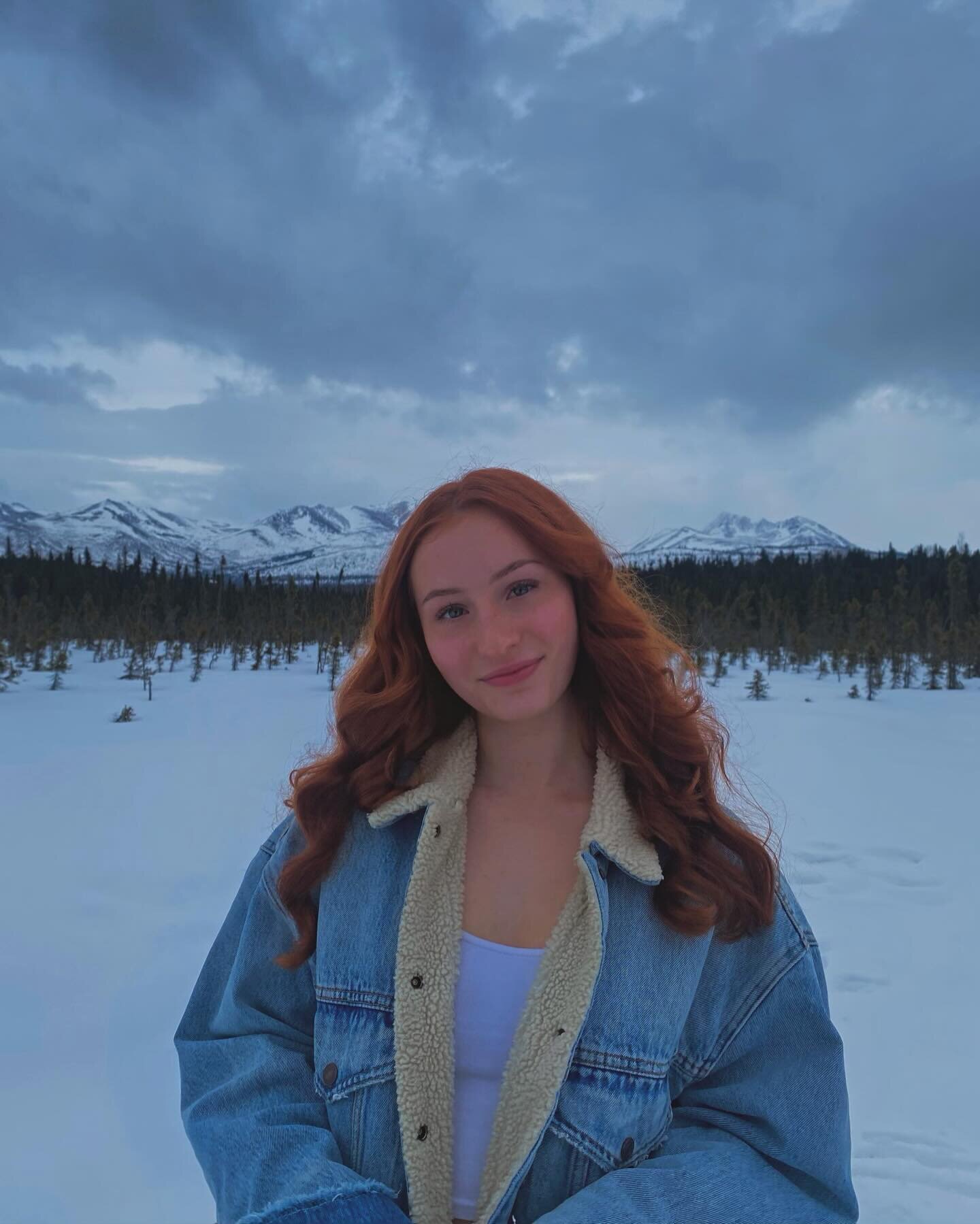 Happy birthday Isabel!! 🥳🎂🎉 Wishing you a wonderful birthday and cheers to the year ahead! We are thankful to have you a part of the team! 💙 #goldiescoffeeroasters #alaska #hbd