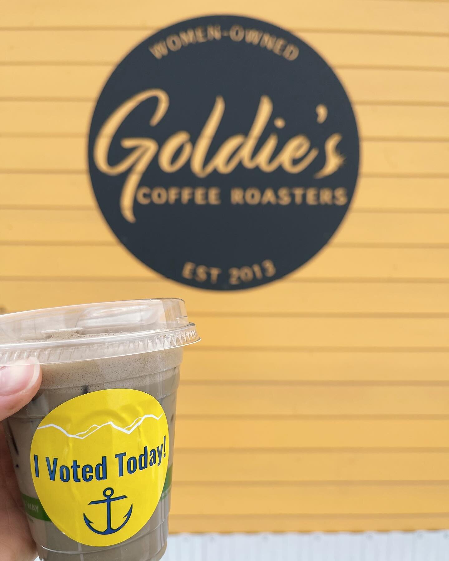 Tuesday vibes paired with an iced roasted matcha 🗳️🍃🇺🇸 #alaska #vote #anchorage #local #alaska #goldiescoffeeroasters