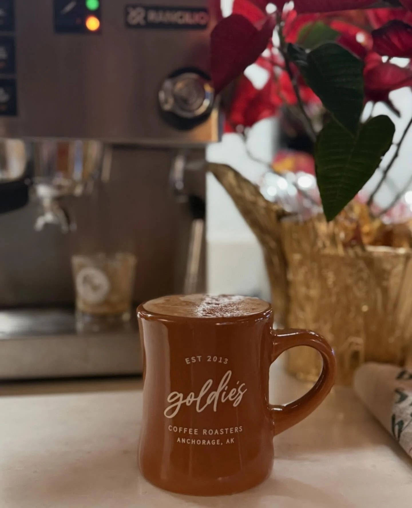 Wishing each and every one of you peace, happiness and, of course, the best coffee. Merry Christmas from our family to yours. ✨ We&rsquo;ll see ya bright and early! #goldiescoffeeroasters #alaska #merrychristmas❤️