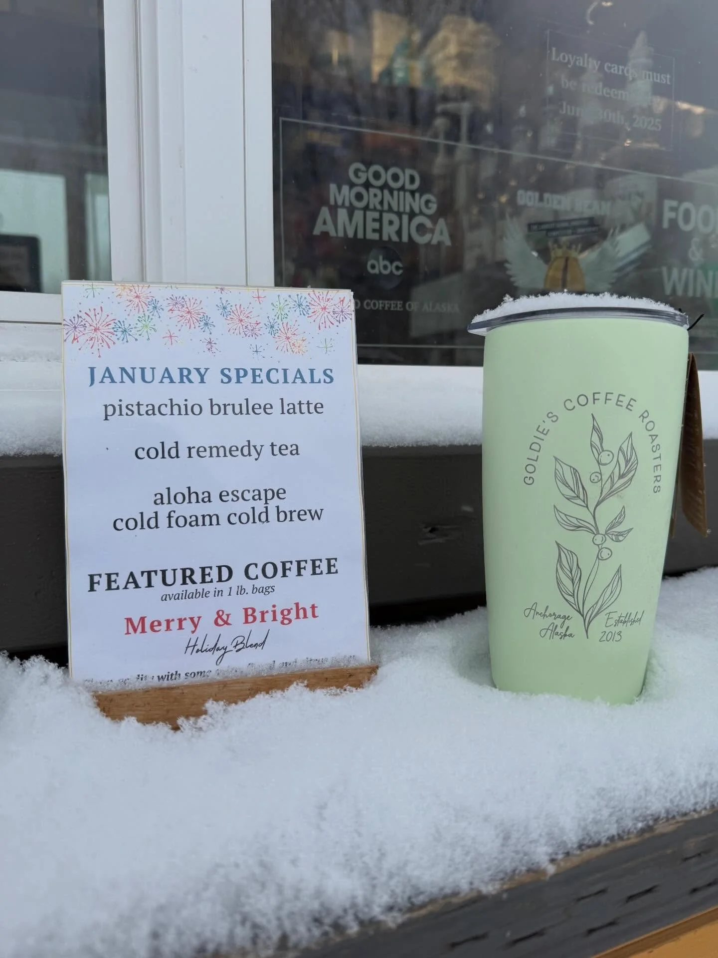 Open during today&rsquo;s blizzard. ❄️❄️☃️ Perfect time for a pick me up to help with all your snow removal!
#snow #alaska #specilatycoffee
