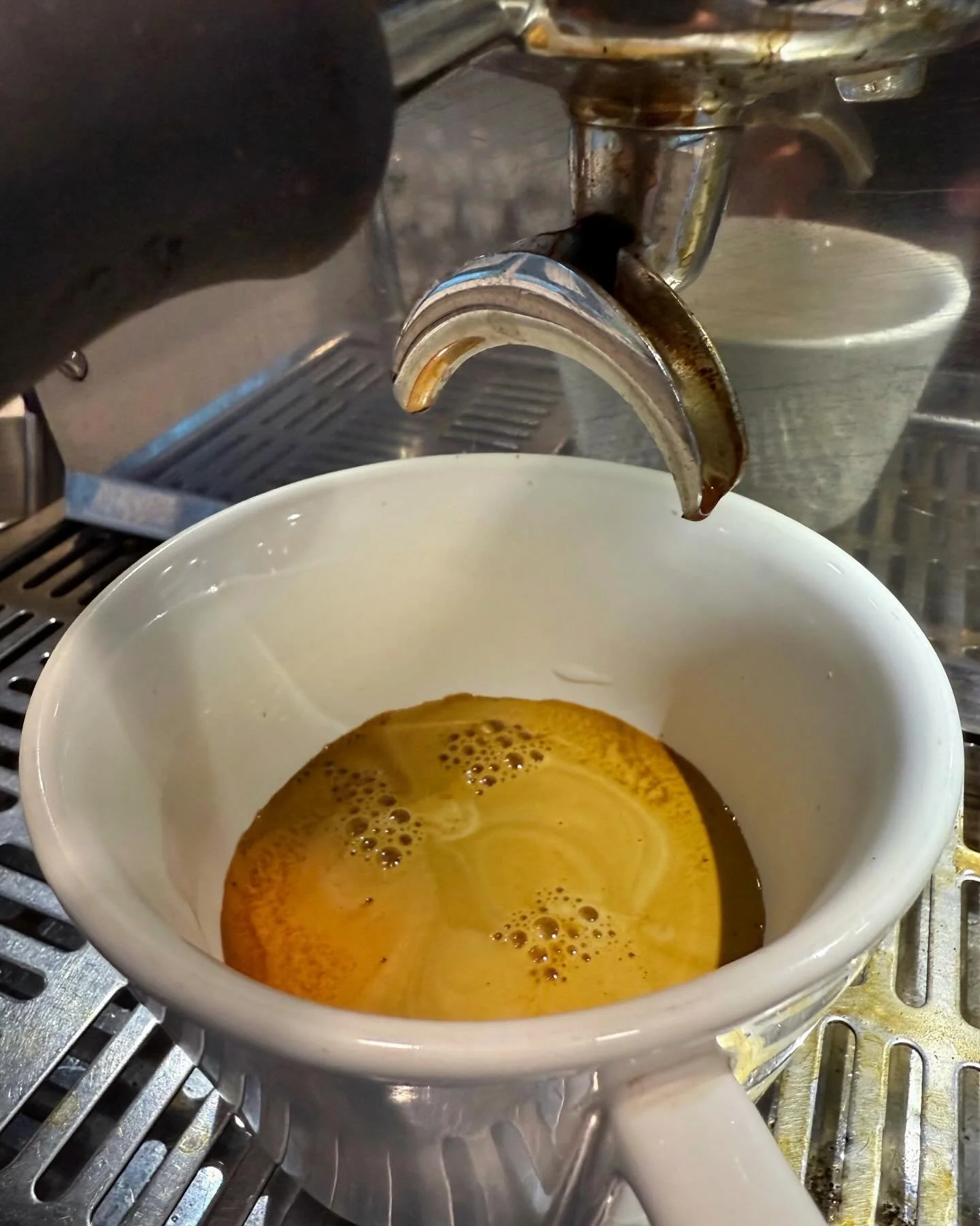 Good morning Monday! ☕️ 👊 Dailed in and ready to start the week! #goldiescoffeeroasters #alaska #womenwhoroast #liquidgold