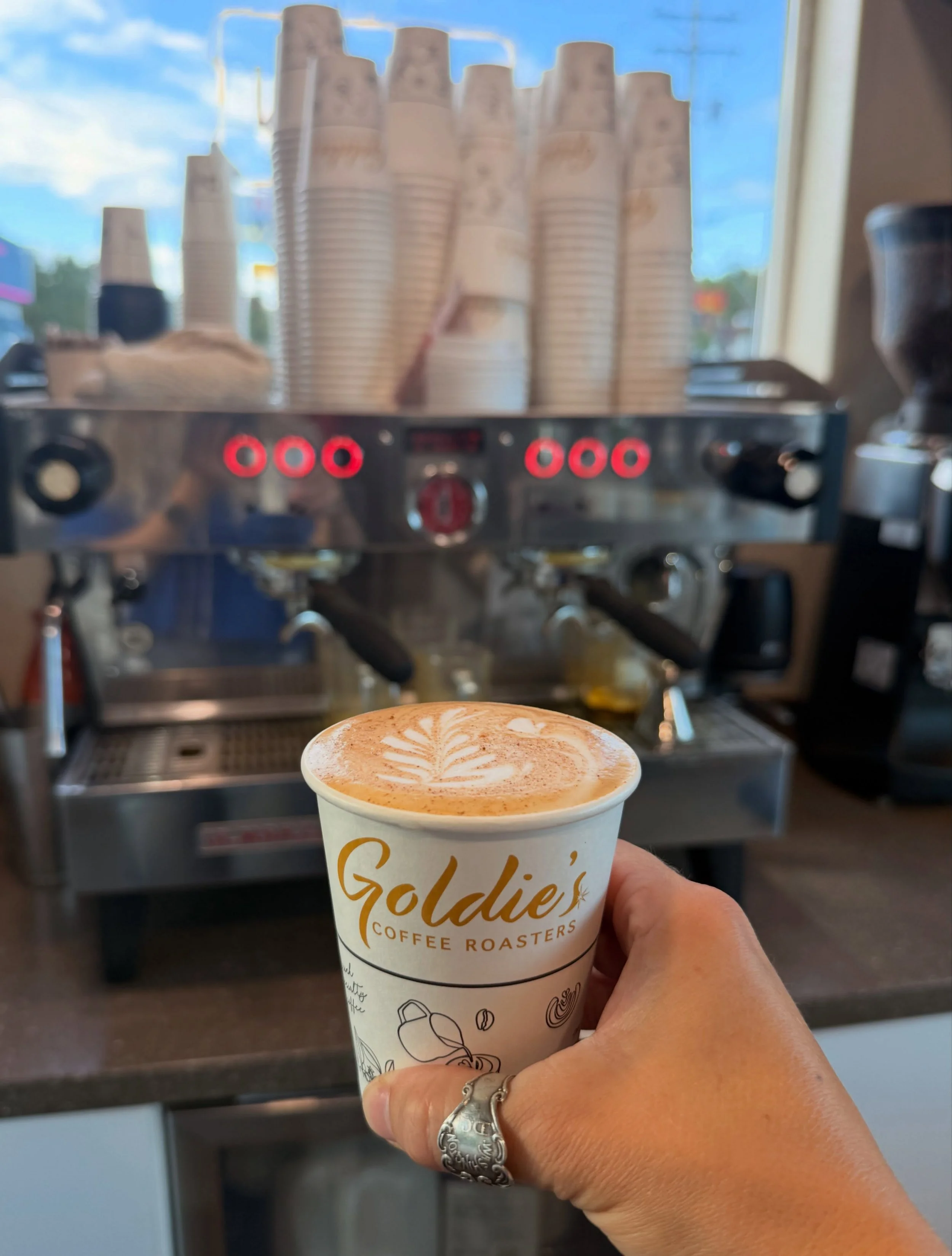 Sun &amp; a cinnamon dolce latte. 🍂☀️😎 #goldiescoffeeroasters #alaska #specilatycoffee #womenwhoroast
