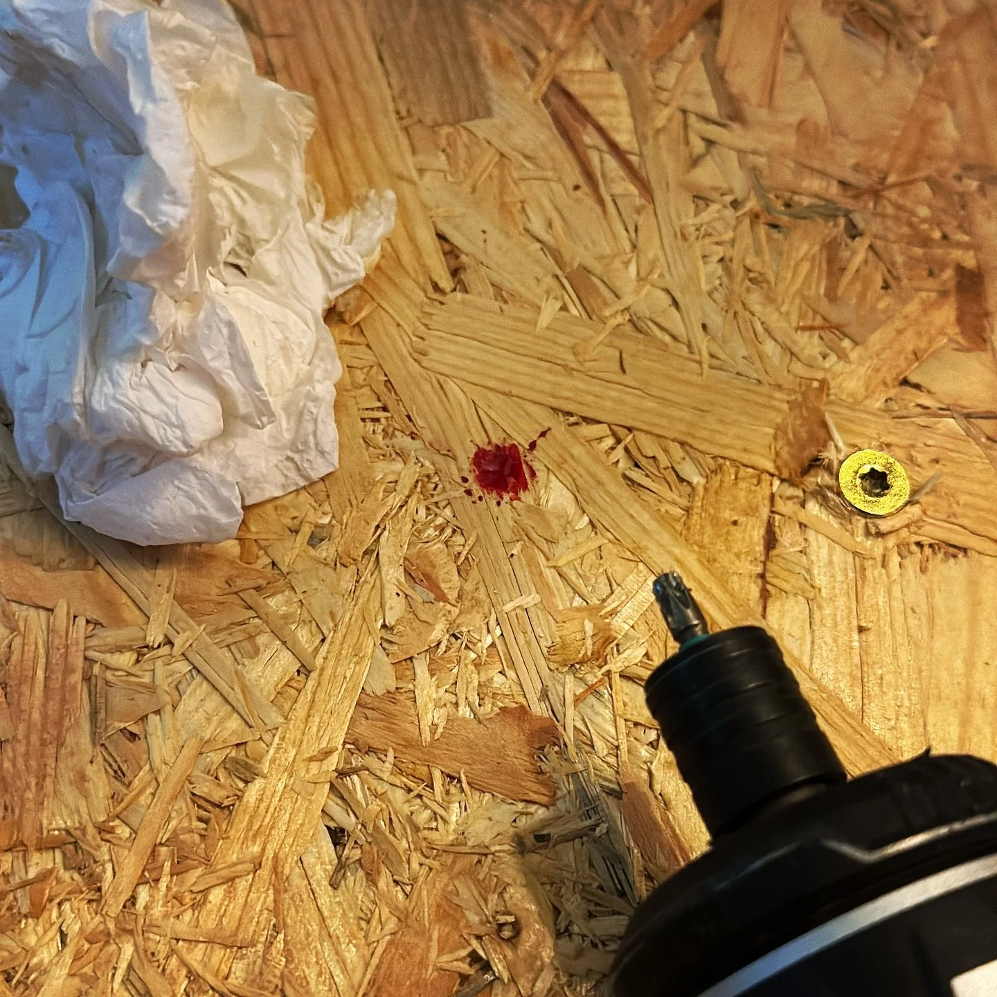 Man muss wissen wann Feierabend ist, weil man einfach kaputt ist! Denkst bitte dran! #feierabend #arbeitsschutz #verletzung #risiko #diy #bauboombang #aufpassen