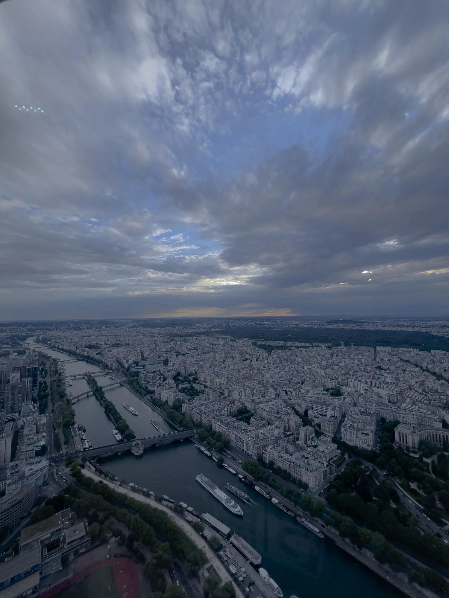 Eiffle Tower Red Seine.jpg