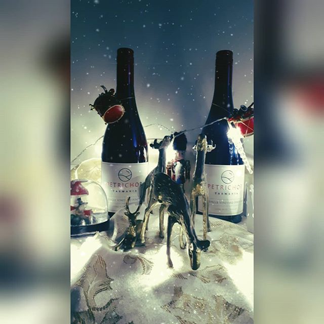 Christmas.....it's here. No more burying your head in the sand. So what are you going to do about it....? Time to buy some wine, if not as gifts, then for you to enjoy throughout Christmas and to stash away for winter. So in the spirit of Christmas -