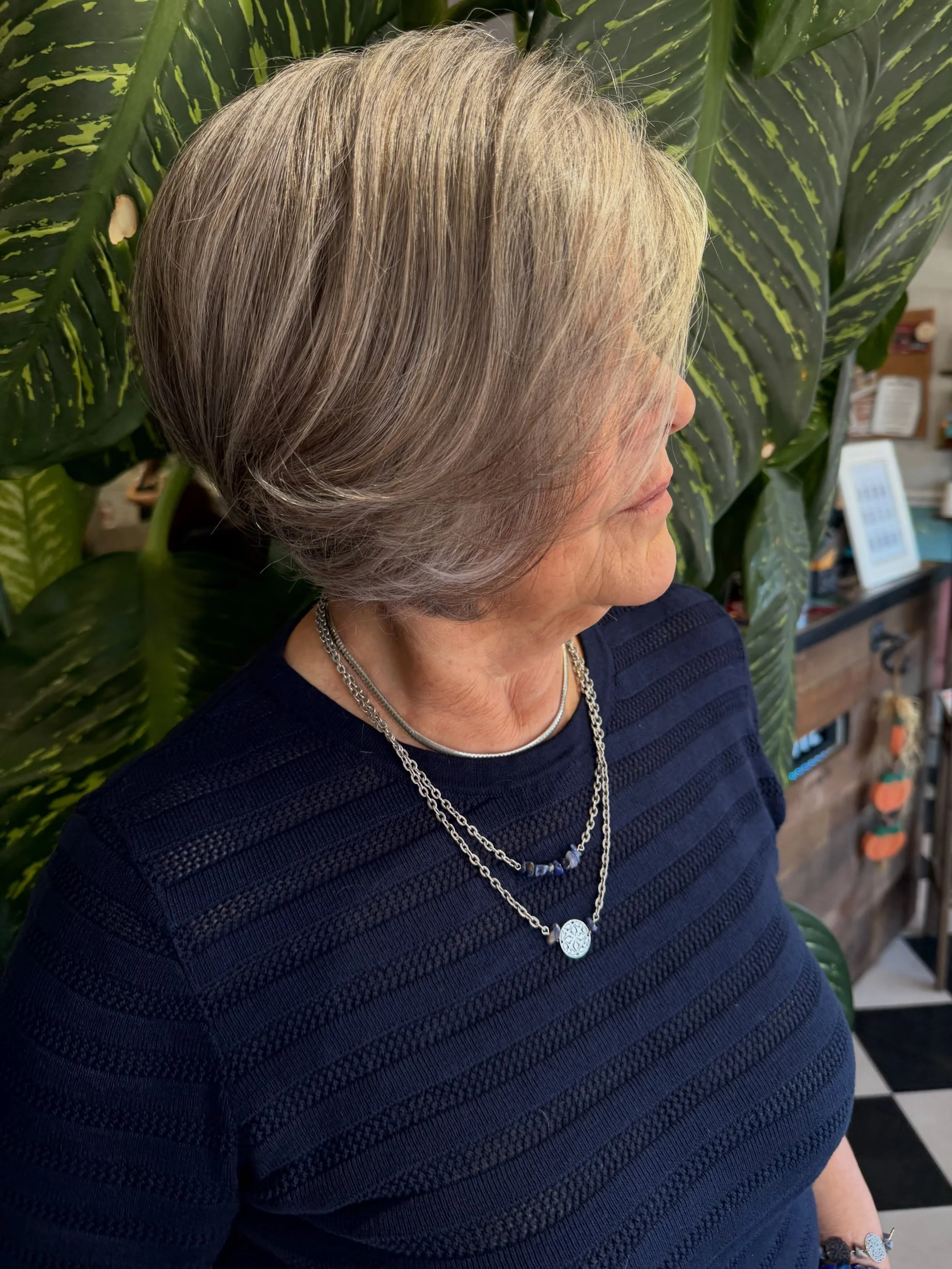 Gorgeous asymmetrical bob for this beauty!
.
Artist @hairplay_bykay 
.
#kmsapprovedus #goldwellapprovedus #asymmetricalbob #