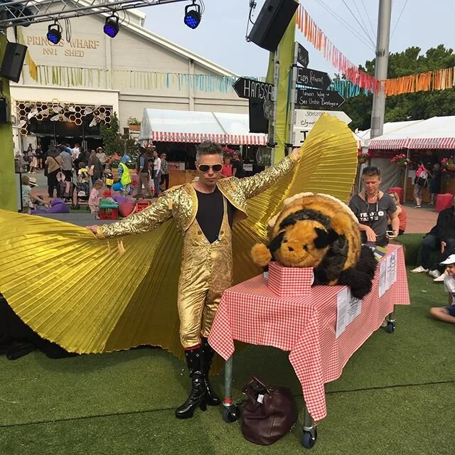 Queen Bee 🐝🍯come to the marketplace for our finale show 🥳 #tasteoftasmania#discovertasmania#proudtasmanian#tasmania#hobart#thetaste#festival#tassiestyle#tasmanianproduce
#tassie#community#countryliving#paddocktoplate#permaculture#meetthemaker#taste#eatdrinktas#betasmanian#eatlocal