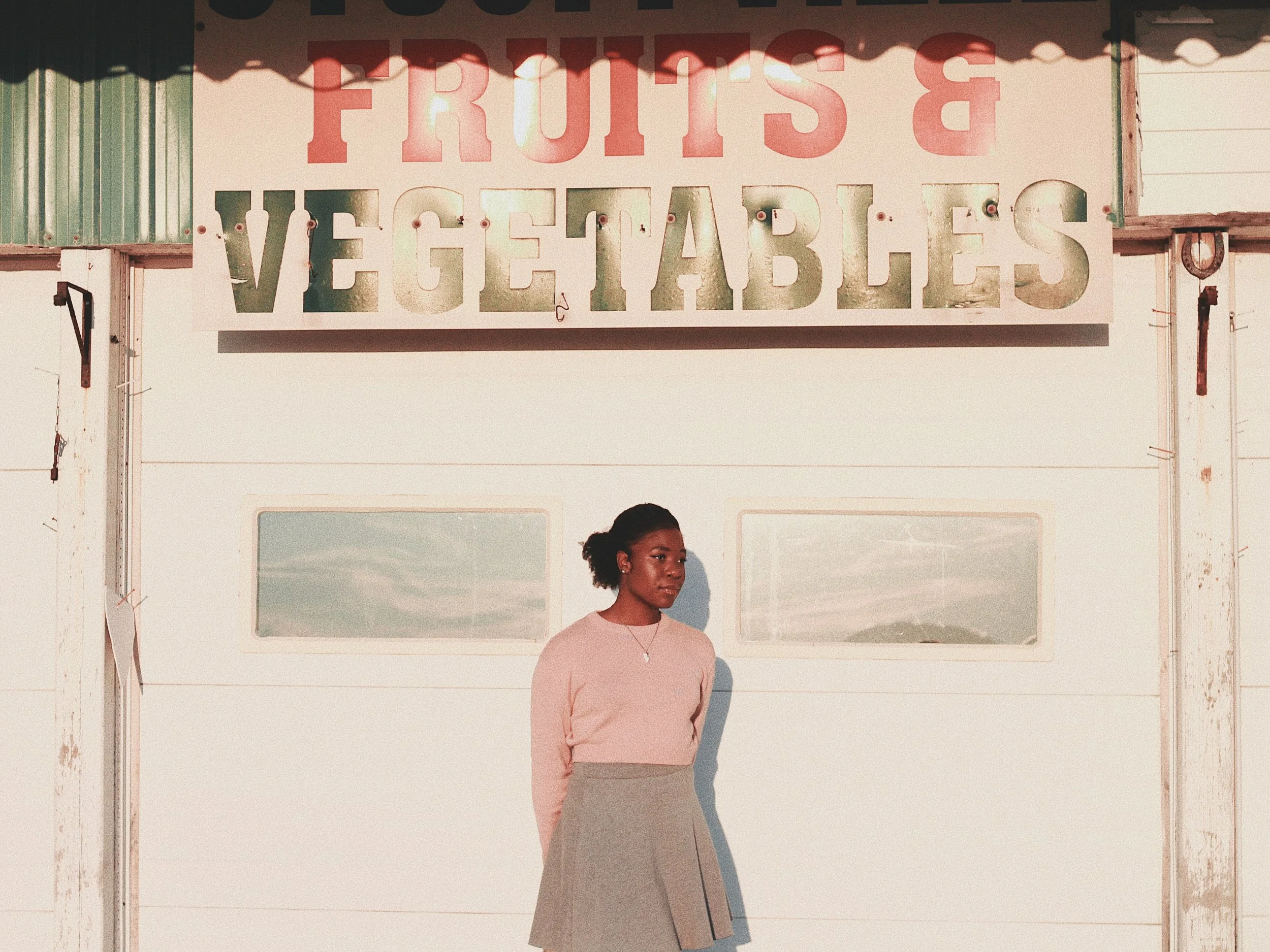 I found this really cute little 'fruits and veggies' stand and felt it was perfect for this ensemble!