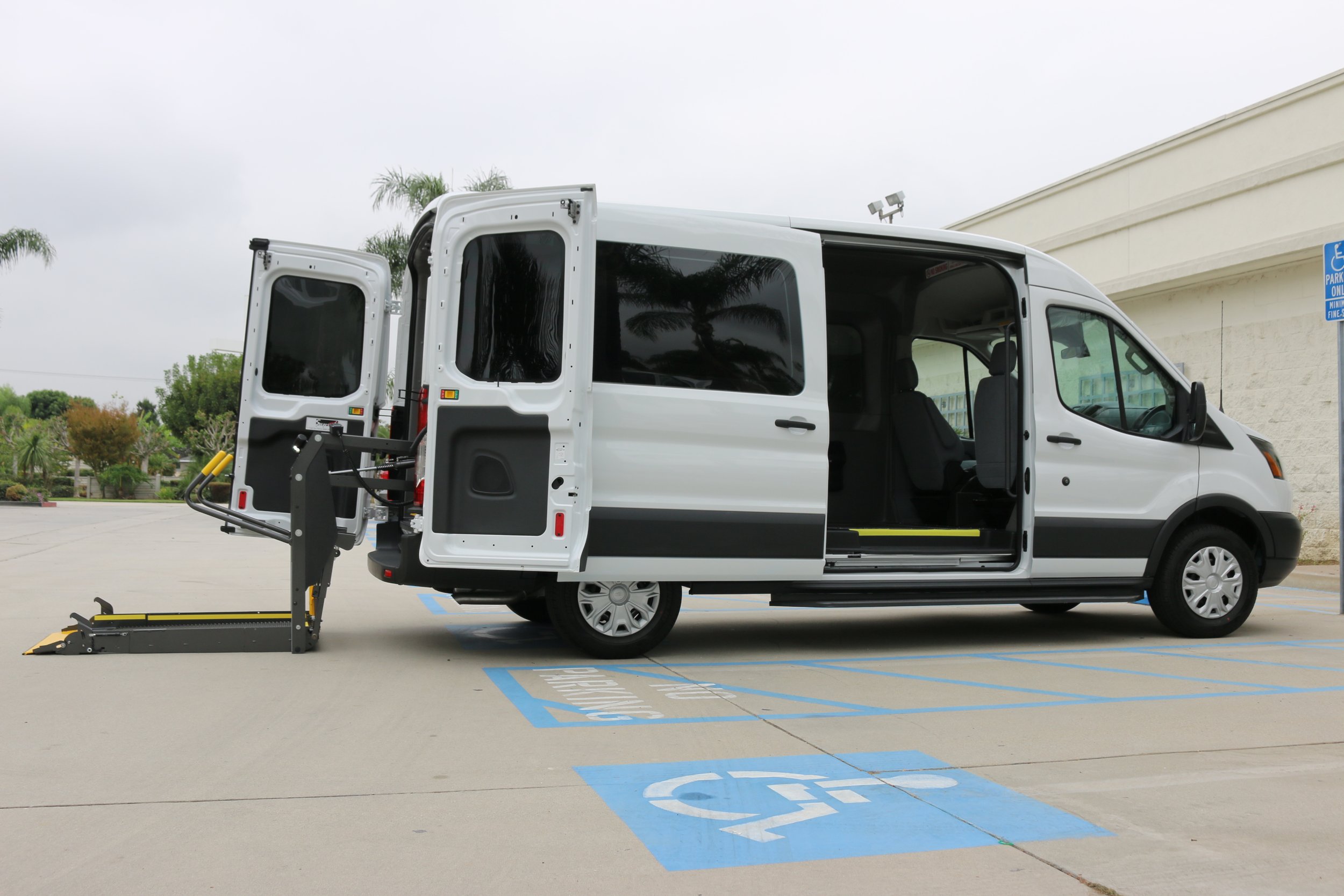 Ford Transit Wheelchair Van Rear Entry Braun Lift.JPG