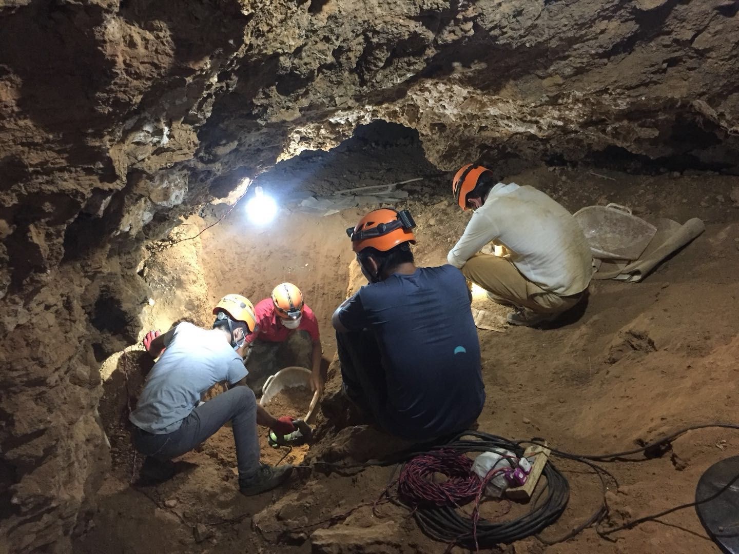 Excavation Guanxgi, Giganto cave
