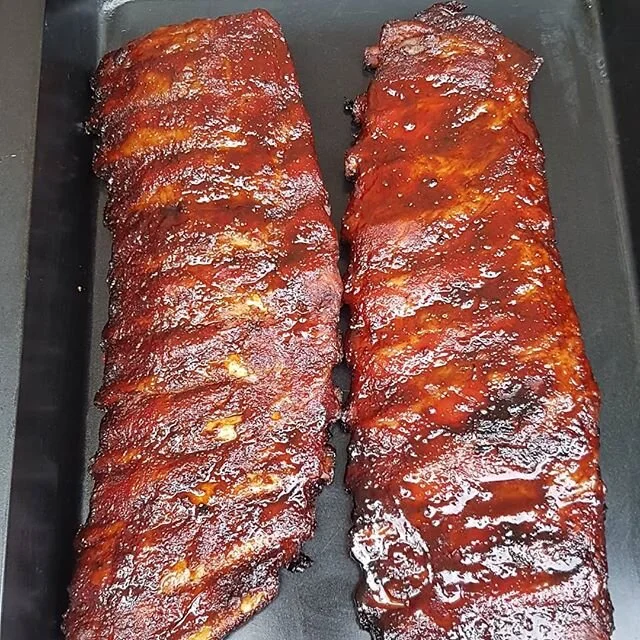 Gorgeous rack from Tim at @butchers_delight_  seductively rubbed with @simplymarvelousbbq Genie's Trinity then polished off with @barbecuemafia Royal Shine 🔥
🔥
🔥
#porkribs #pork #pig #bbq #barbecue #food #smoker #bbqpit #bbqsmoker #brutaltownbbqco