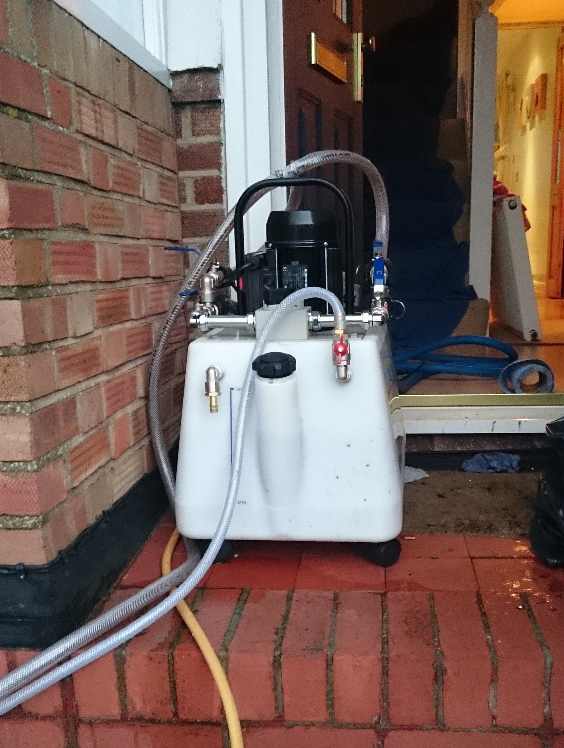 Power Flushing Unit in operation