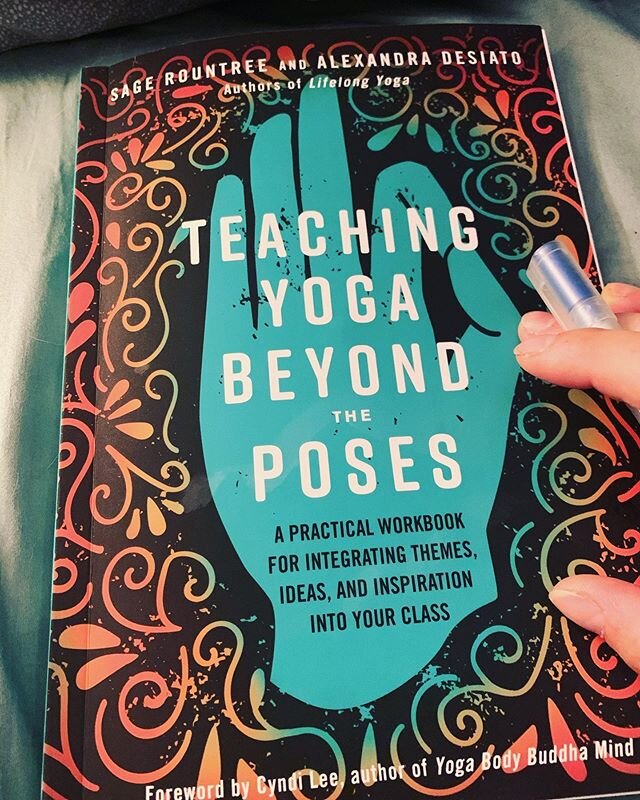 Bedtime curiosities for future growth 🌾 
Thank you @alina_hokanson for illuminating my path. I am eternally grateful to you. 
#yogateachertraining 
@ohanayogabarre &amp; 
@oasisyogadenver