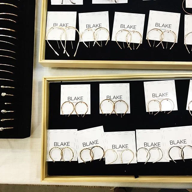 Holiday markets are in full swing! Make sure to put @eastsideflea on your list of places to visit to get your shopping list checked off! 🗒✔️