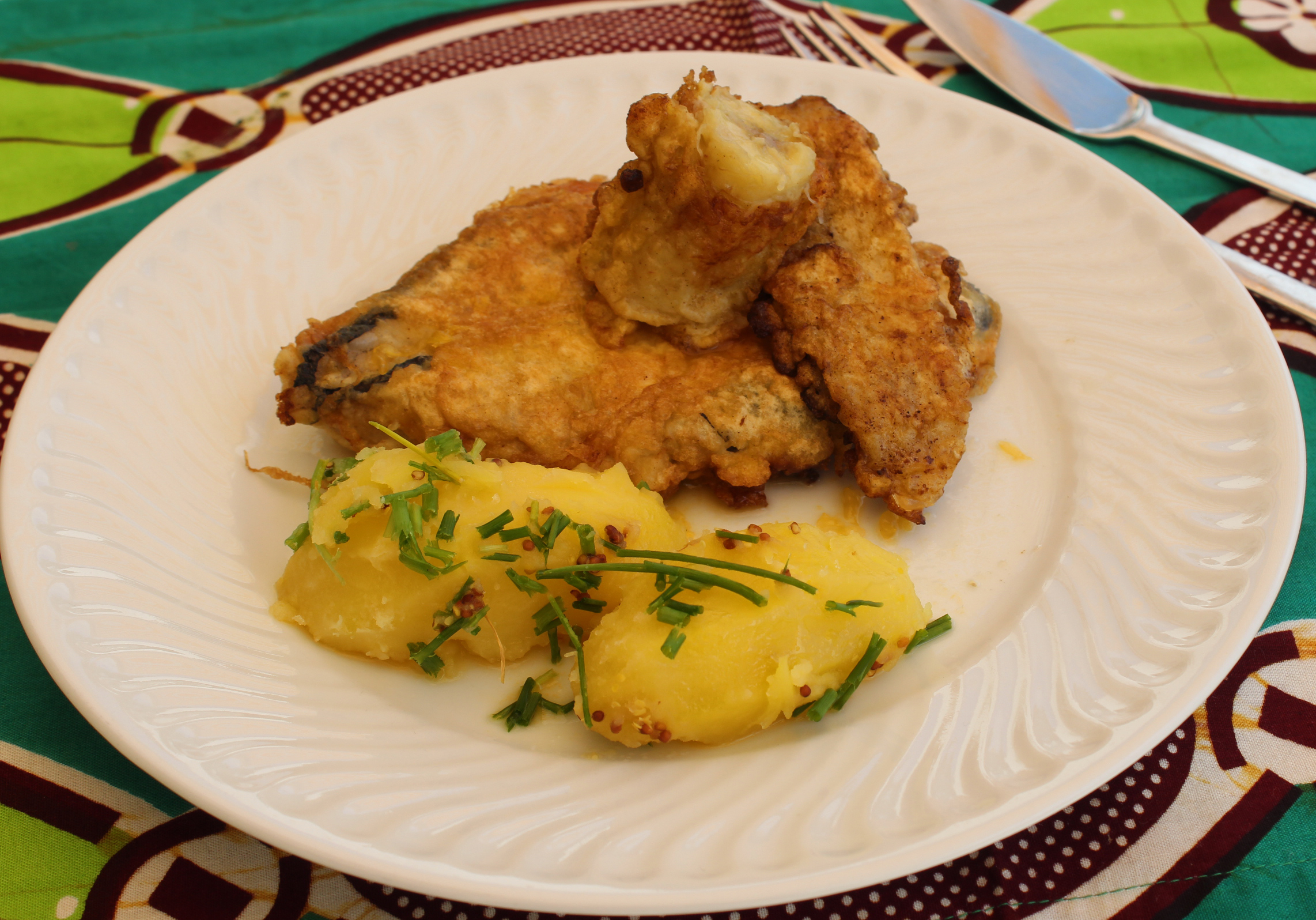 Filetes de Peixe Espada com Banana e molho de Maracujá